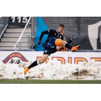 Colorado Springs Switchbacks control the ball vs. Seattle Sounders 2