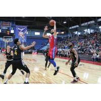 Cape Breton Highlanders guard Aaron Redpath rebounds vs. the Sudbury Five