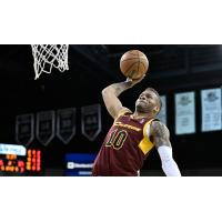 Cleveland Charge guard Dexter Dennis prepares to dunk