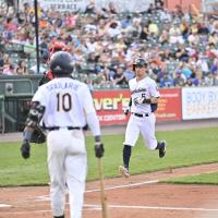 York Revolution outfielder Tomo Otosaka trots home